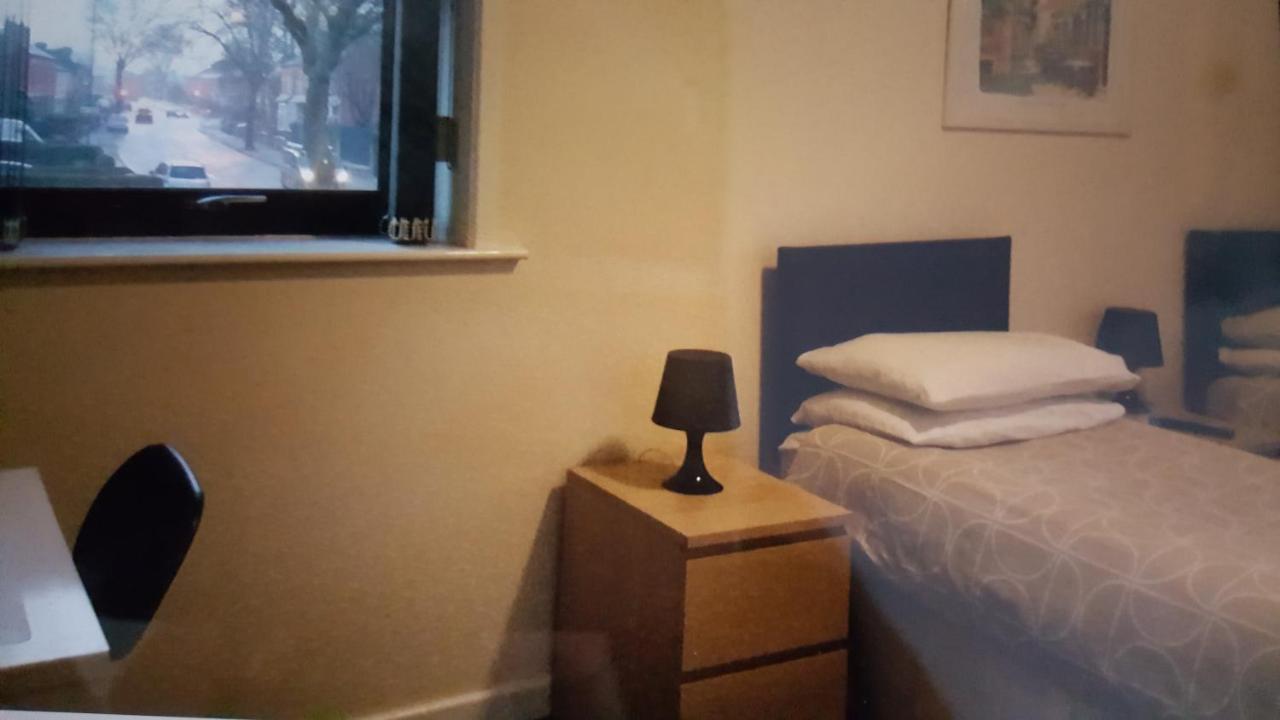 Kings Arms Hotel Farnworth Экстерьер фото